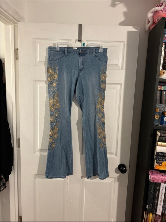 VENUS Denim - VENUS Light Blue Jeans with Gold Floral Embroidery